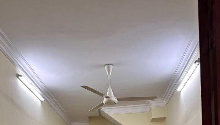 Cho thuê nhà tại ngõ 192 Lê Trọng Tấn, 4 tầng, 40m2, 5 ngủ, 3 WC giá chỉ 10.5 triệu